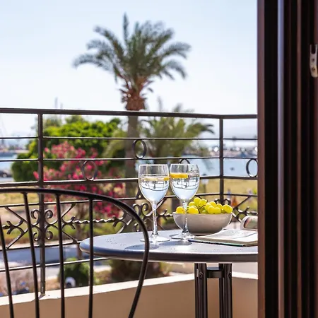 Chryssi Seafront Living, 01 Bedroom Up To 3!