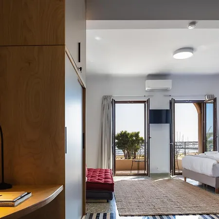 Chryssi Seafront Living, 01 Bedroom Up To 3!