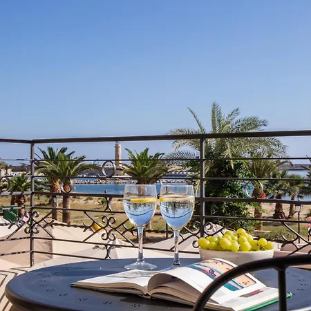 Chryssi Seafront Living, 01 Bedroom Up To 3! Apartment