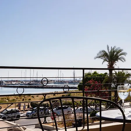 Chryssi Seafront Living, 01 Bedroom Up To 3! *