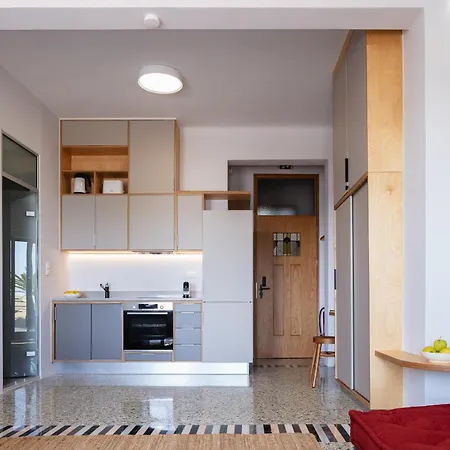 Chryssi Seafront Living, 01 Bedroom Up To 3! *