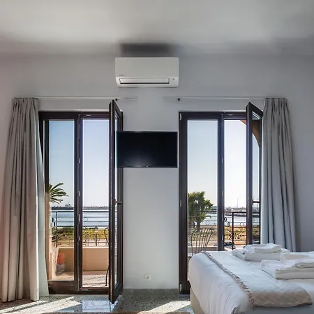 Apartment Chryssi Seafront Living, 01 Bedroom Up To 3! *